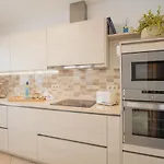 Frontline 26, Modern Coastal Design With Amazing Views