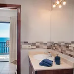 Frontline 26, Modern Coastal Design With Amazing Views Holiday home