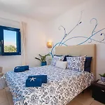 Frontline 26, Modern Coastal Design With Amazing Views Holiday home
