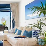 Frontline 26, Modern Coastal Design With Amazing Views Holiday home *