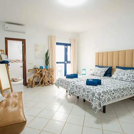 Frontline 26, Modern Coastal Design With Amazing Views *