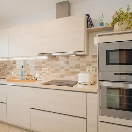 Frontline 26, Modern Coastal Design With Amazing Views