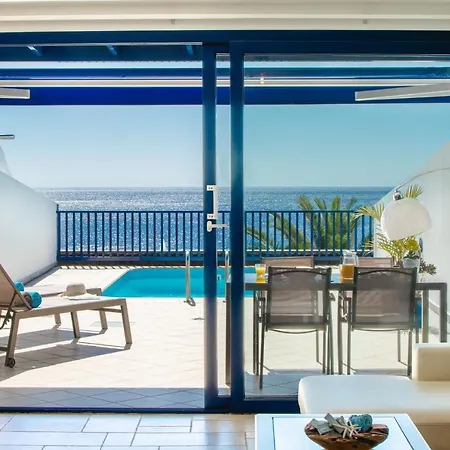 Frontline 26, Modern Coastal Design With Amazing Views Holiday home *