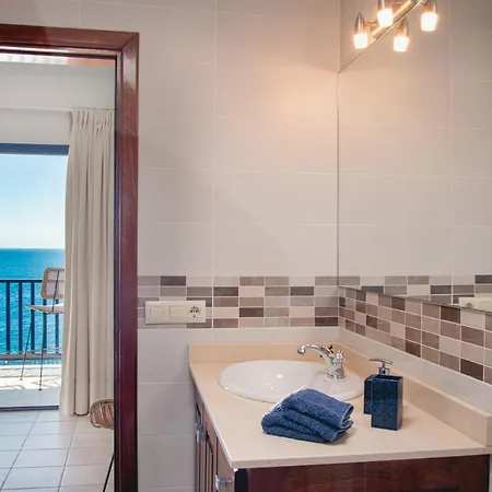 Frontline 26, Modern Coastal Design With Amazing Views Tatil Evi