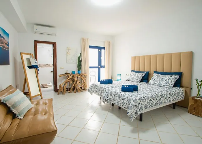 Frontline 26, Modern Coastal Design With Amazing Views *