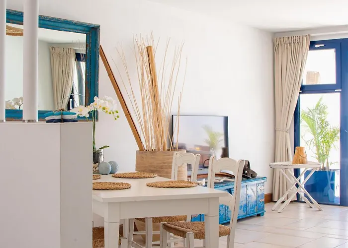 Frontline 26, Modern Coastal Design With Amazing Views