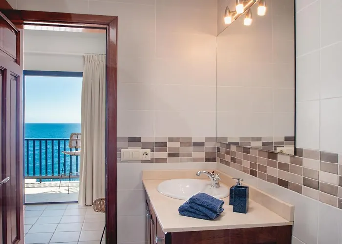 Frontline 26, Modern Coastal Design With Amazing Views Semesterbostad