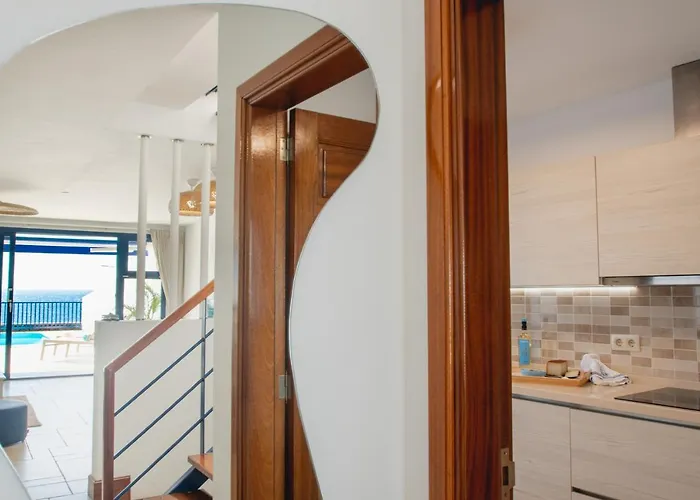 別荘 Frontline 26, Modern Coastal Design With Amazing Views *